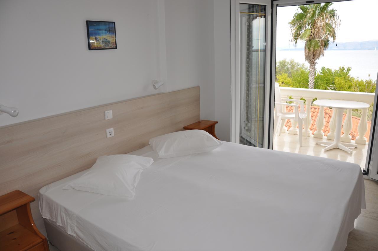 Neptune Apartament Kávos